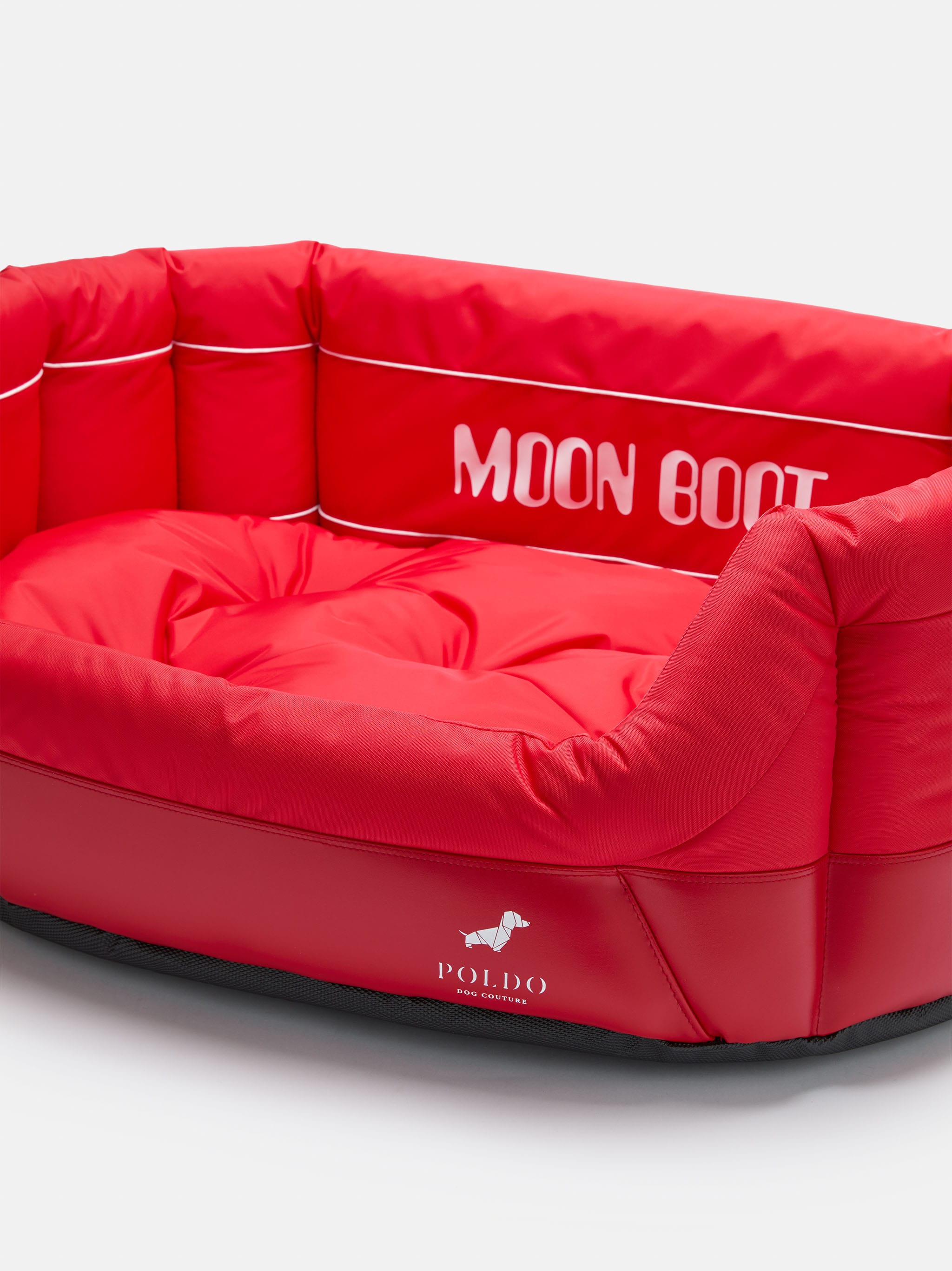 MOON BOOT X POLDO DOG COUTURE RED PADDED DOG BED image number 2