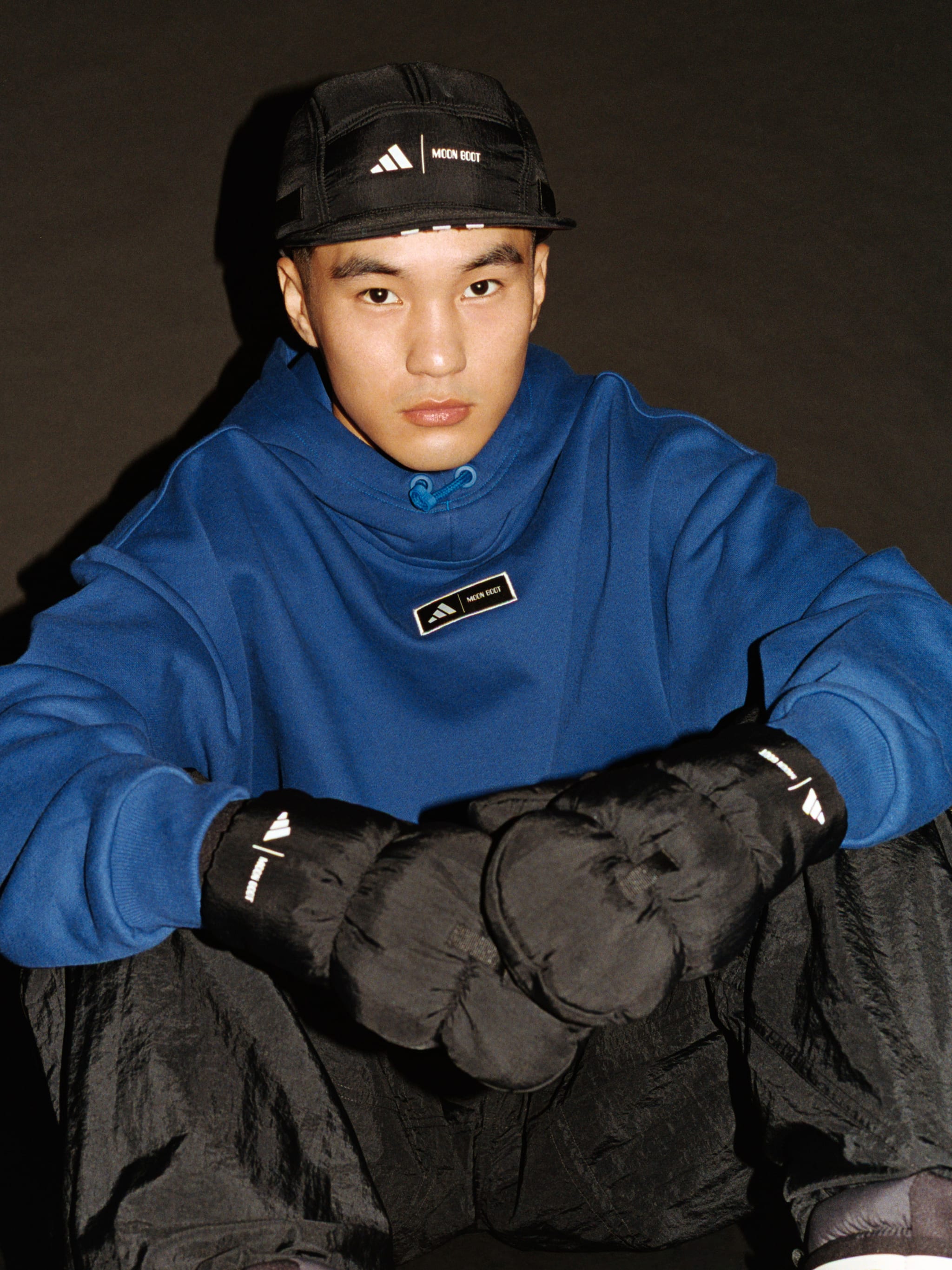 adidas x Moon Boot Black Mittens image number 3